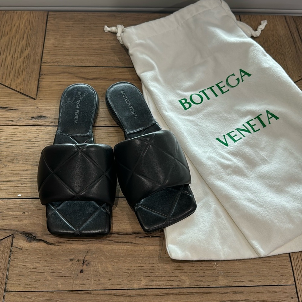 Bottega Veneta black padded sandals 36 black